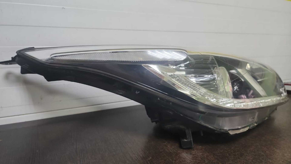 Фара правая Kia Ceed 2 (12>) (паян корпус) oem 92102a2220 Фара правая Kia Ceed 2 (12>) (паян корпус) oem 92102a2220