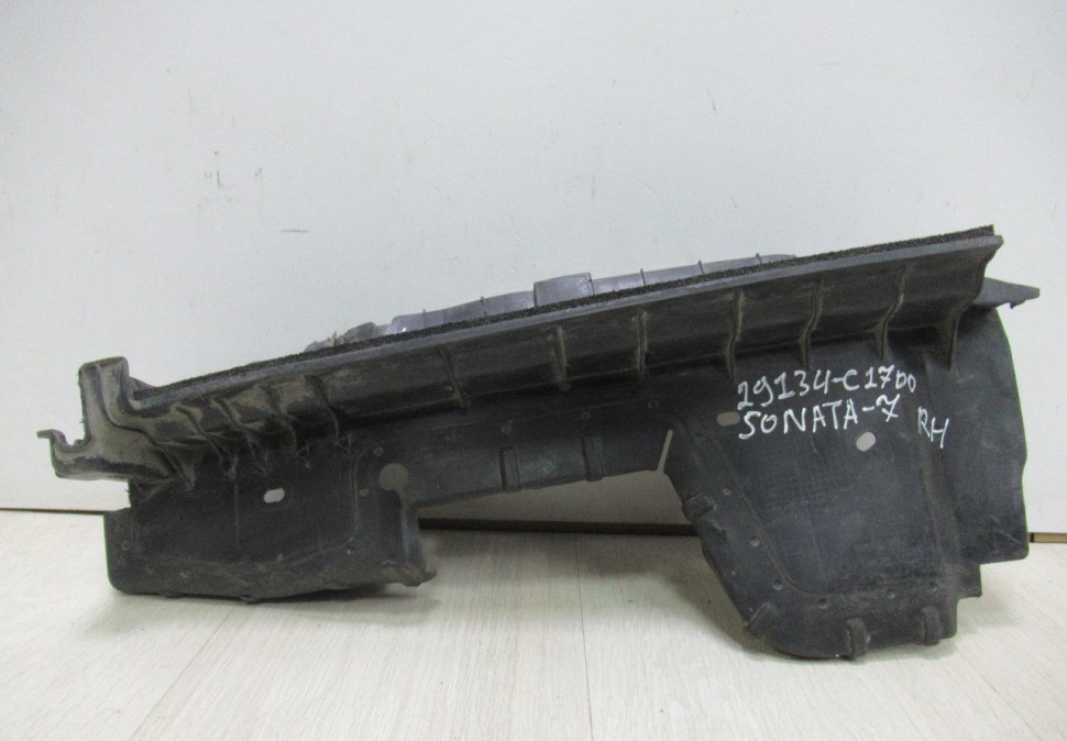 Дефлектор радиатора правый Hyundai Sonata 7 oem 29134c1700 (слом.1крепл)