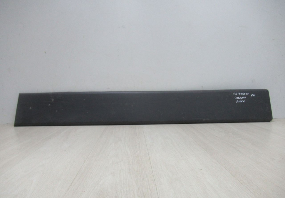 Молдинг сдвижной двери правый Fiat Ducato 3 OEM 1307248070 (скл-3)