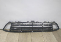 Решетка переднего бампера бу BMW X1 F48 OEM 51117383353