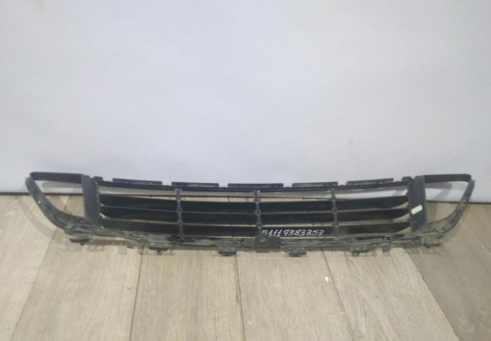 Решетка переднего бампера бу BMW X1 F48 OEM 51117383353 Решетка переднего бампера бу BMW X1 F48 OEM 51117383353