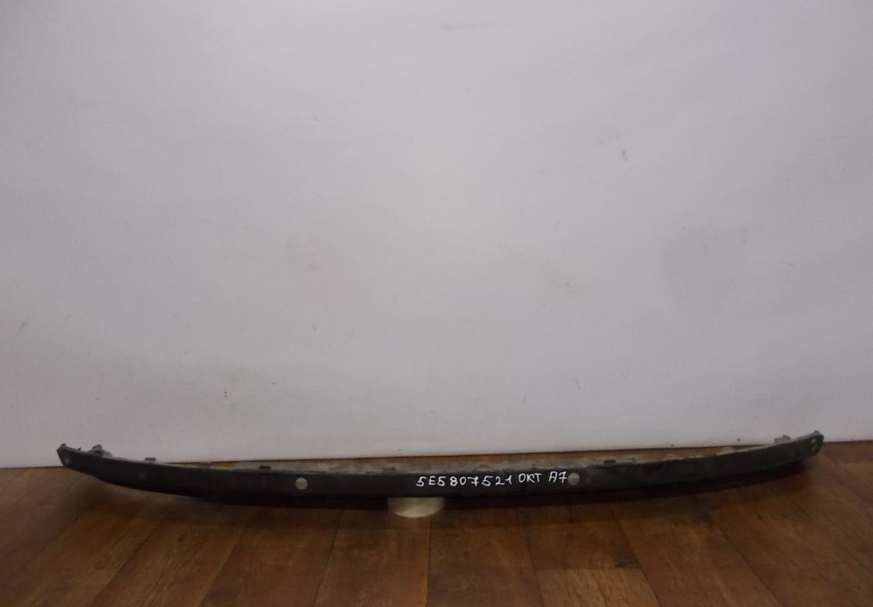 Спойлер заднего бампера бу Skoda Octavia A7 OEM 5E5807521