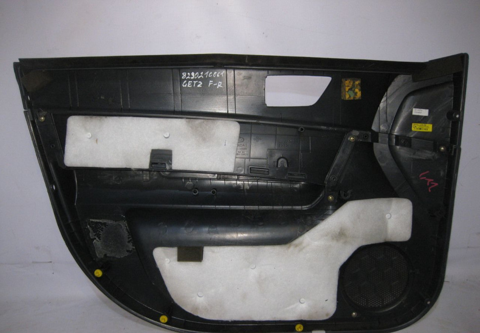 Обивка двери передняя правая Hyundai Getz oem 823021c061 (скл-3)