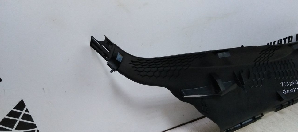 Обшивка стойки задний левый Volkswagen Touareg 3 oem 760867765 (скл-3)