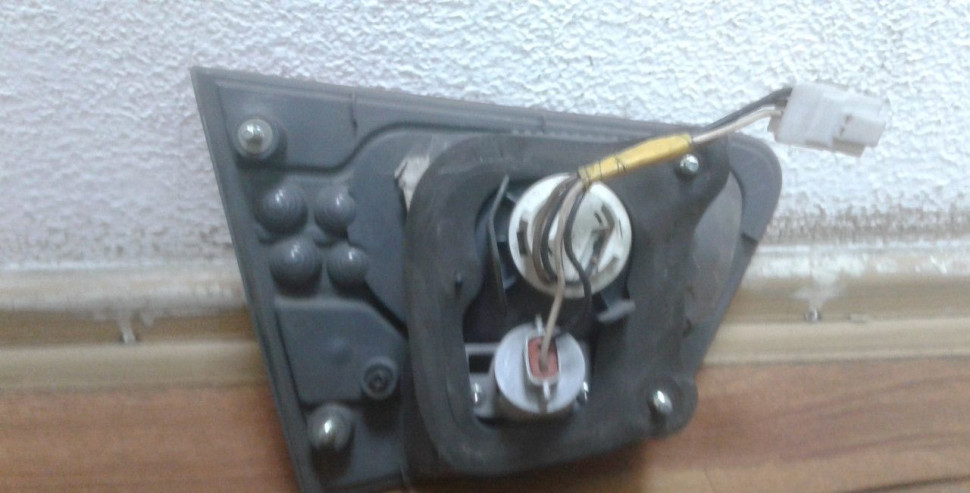 Фонарь правый Kia Cerato 2 oem 924041m000