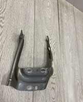 Кронштейн крыла левый Volkswagen Tiguan 2 2016 oem 5NA821135B