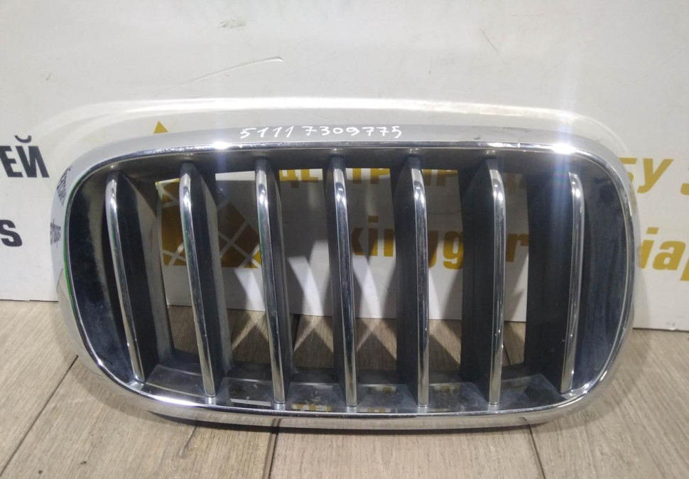 Решетка радиатора правая бу BMW X5 F15 OEM 51117309775