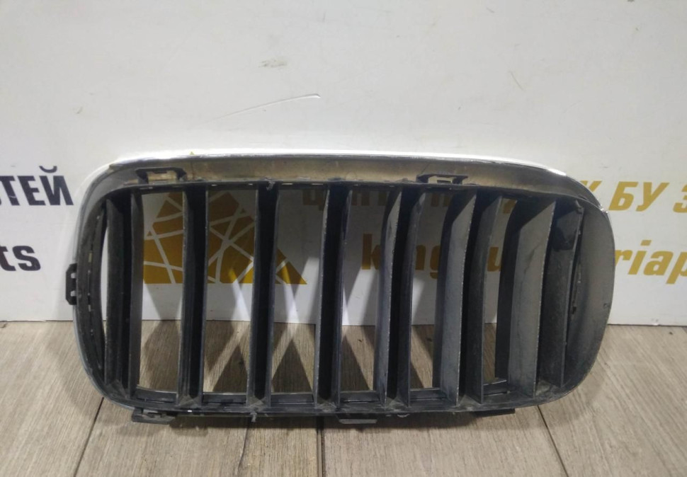 Решетка радиатора правая бу BMW X5 F15 OEM 51117309775
