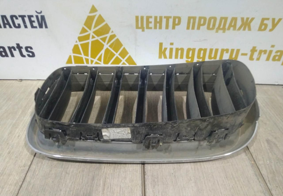 Решетка радиатора правая бу BMW X5 F15 OEM 51117309775