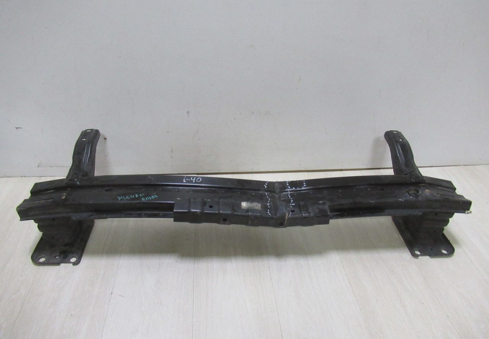 Усилитель переднего бампера Hyundai i40 oem 865303Z000 (вмятина)