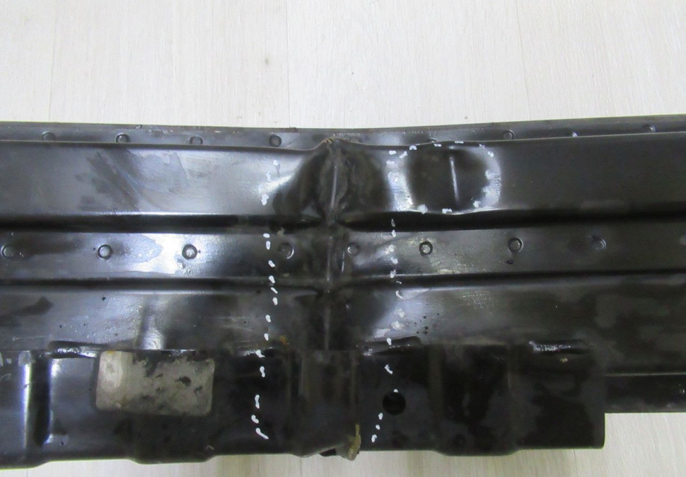Усилитель переднего бампера Hyundai i40 oem 865303Z000 (вмятина)