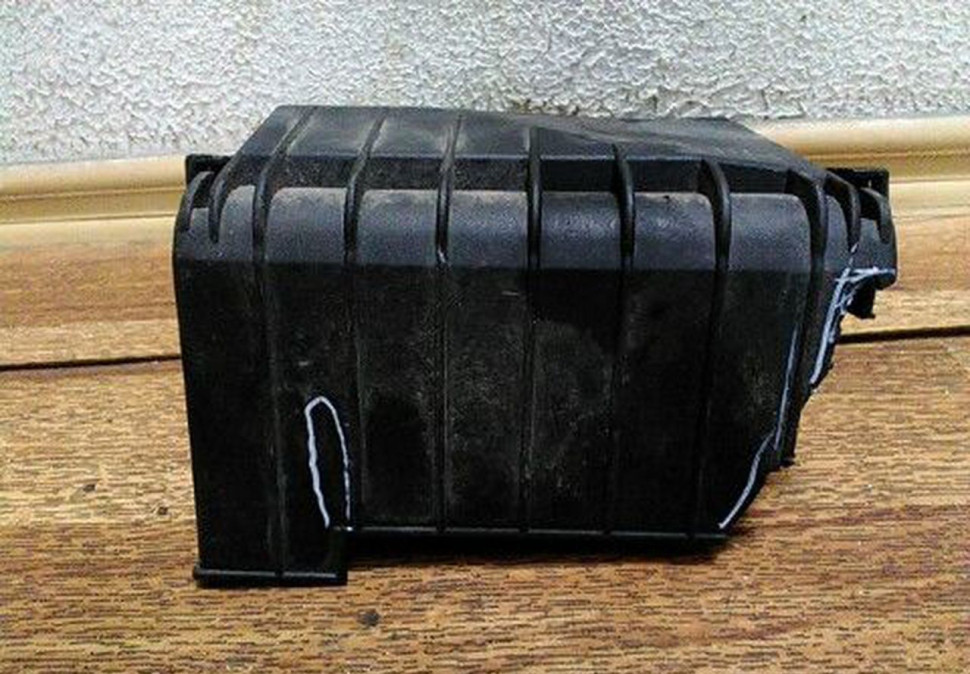Крышка блока предохранителей Volkswagen Caddy трещины oem 1k0937132f