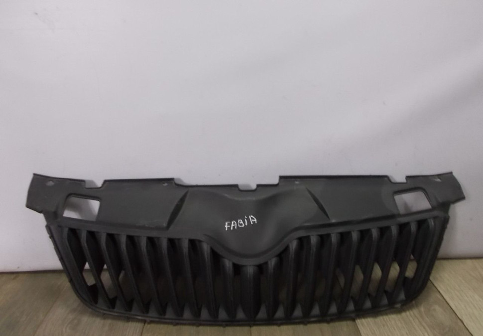 Решетка радиатора бу Skoda Fabia 2 OEM 5J0853668C