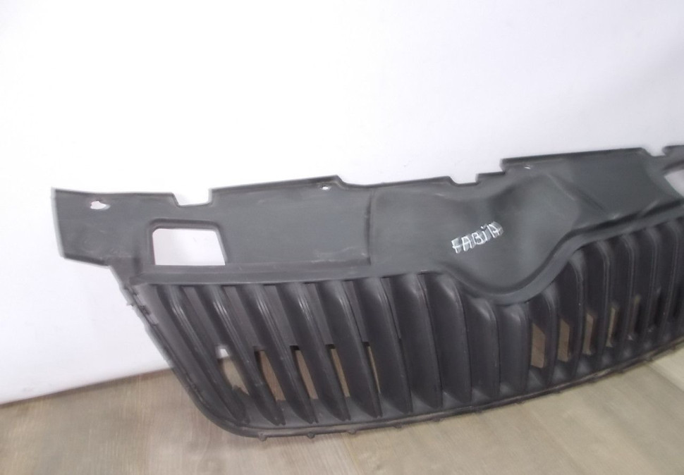 Решетка радиатора бу Skoda Fabia 2 OEM 5J0853668C Решетка радиатора бу Skoda Fabia 2 OEM 5J0853668C