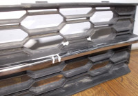 Решетка переднего бампера бу Skoda Octavia A7 рестайлинг OEM 5E0853677K