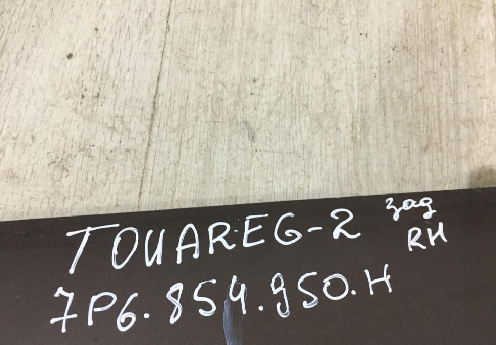 Молдинг двери задний правый Volkswagen Touareg 2 NF 2010-2018 oem 7P6854950H