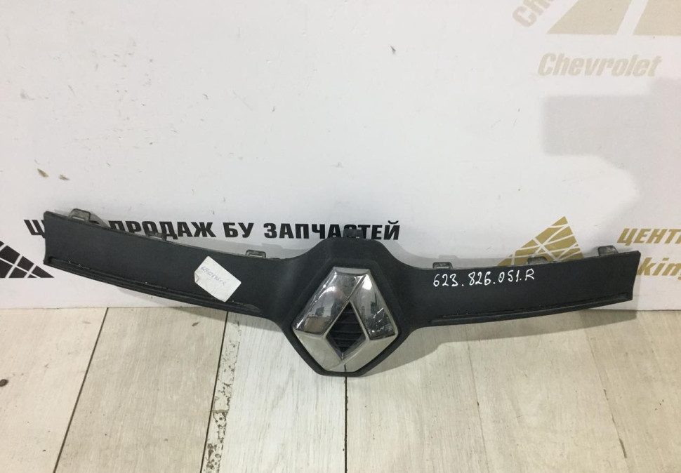 Молдинг решетки радиатора Renault Logan 2 рестайлинг OEM 623826051R