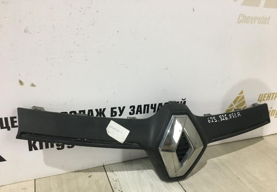 Молдинг решетки радиатора Renault Logan 2 рестайлинг OEM 623826051R