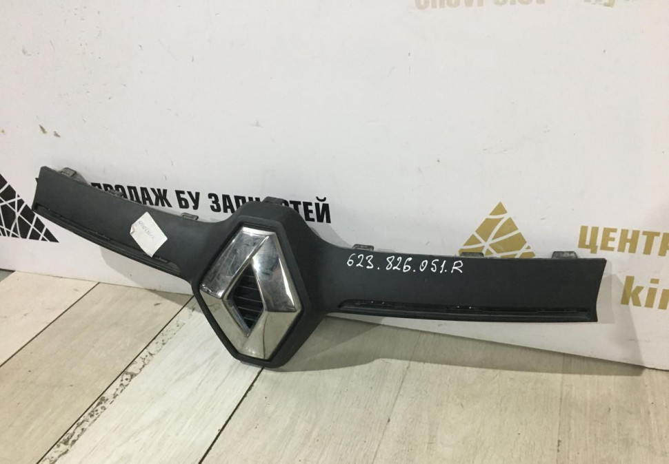 Молдинг решетки радиатора Renault Logan 2 рестайлинг OEM 623826051R