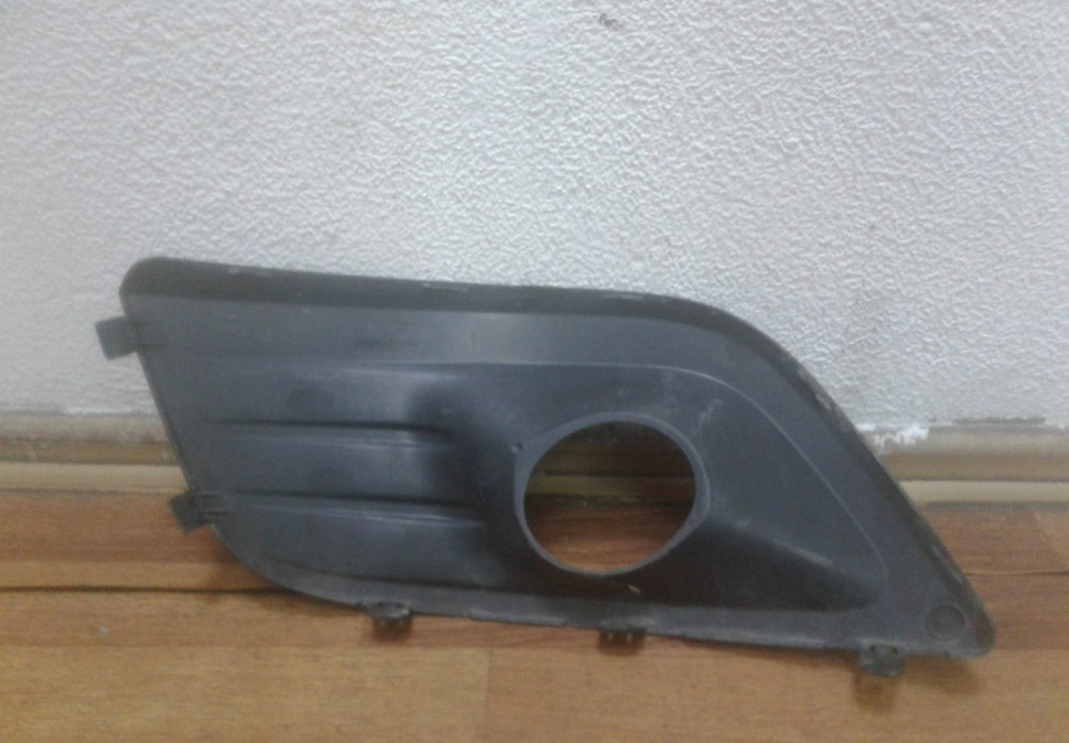 Решетка рамка ПТФ левая Lada Largus oem 8450000253 (скл-3) Решетка рамка ПТФ левая Lada Largus oem 8450000253 (скл-3)