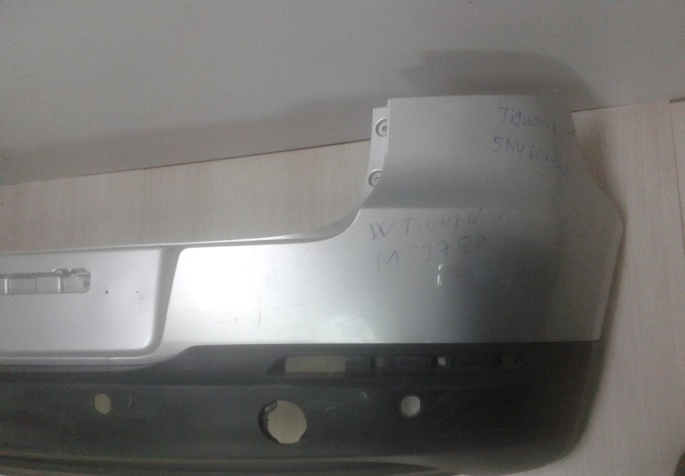 Бампер задний Volkswagen Tiguan 1 oem 5nu807421 (мал.трещ) Бампер задний Volkswagen Tiguan 1 oem 5nu807421 (мал.трещ)