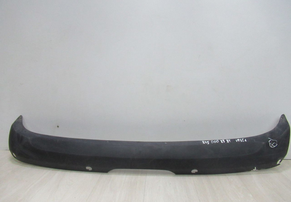 Спойлер заднего бампера Lada Vesta oem 8450008884 (мал.дефекты)