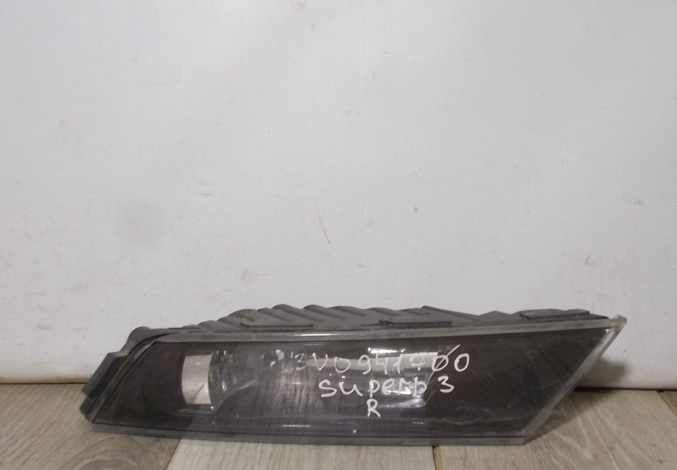 Фара противотуманная правая бу Skoda Superb 3 OEM 3V0941700