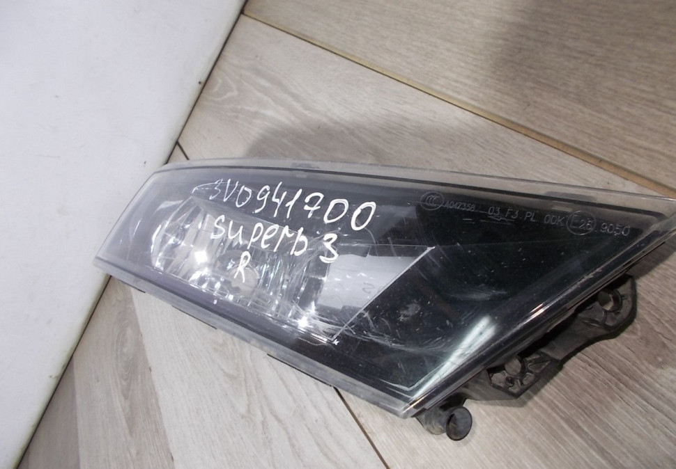 Фара противотуманная правая бу Skoda Superb 3 OEM 3V0941700 Фара противотуманная правая бу Skoda Superb 3 OEM 3V0941700