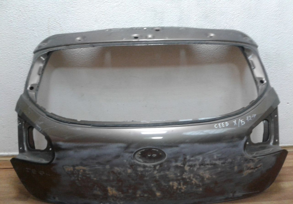 Крышка багажника Kia Ceed 2 (12>) после ремонта