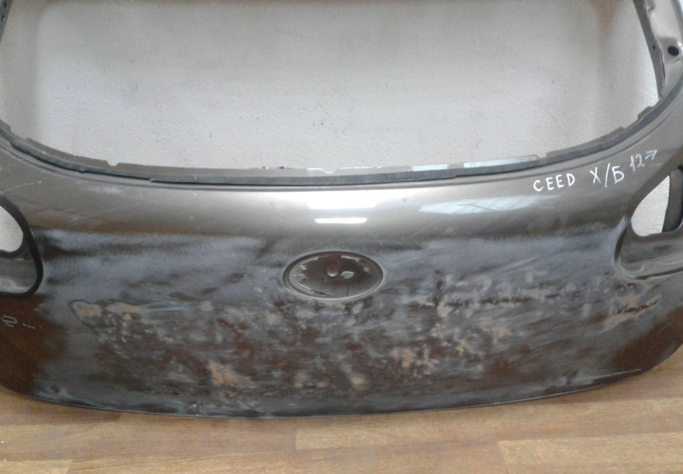 Крышка багажника Kia Ceed 2 (12>) после ремонта Крышка багажника Kia Ceed 2 (12>) после ремонта
