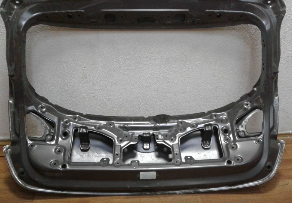 Крышка багажника Kia Ceed 2 (12>) после ремонта Крышка багажника Kia Ceed 2 (12>) после ремонта