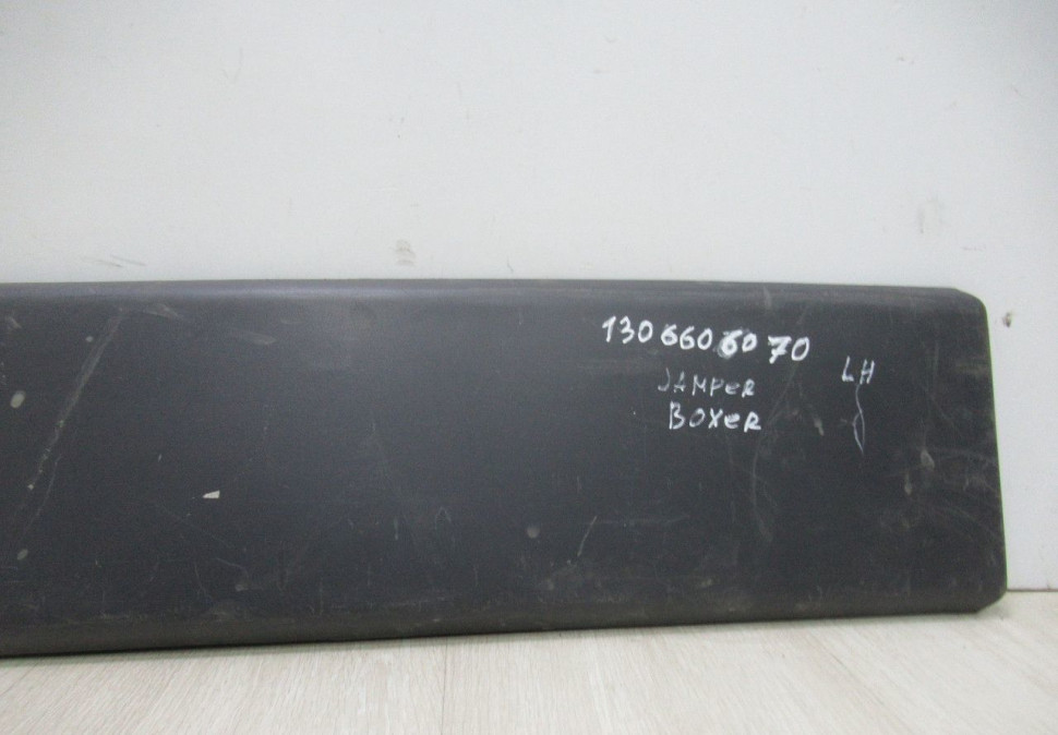 Накладка левой двери (сдвижной) Peugeot Boxer  (02-06 ) OEM 1306606070 (скл-3)