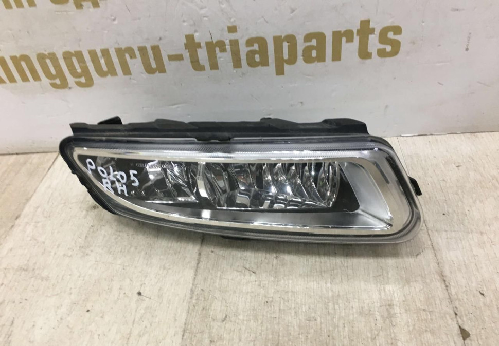 Противотуманная фара левая Volkswagen Polo 5 рест (15-20) oem 6R0941061D Противотуманная фара левая Volkswagen Polo 5 рест (15-20) oem 6R0941061D