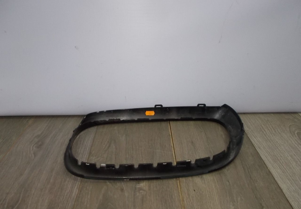 Молдинг решетки радиатора правая бу BMW 7 G11 OEM 51137357012