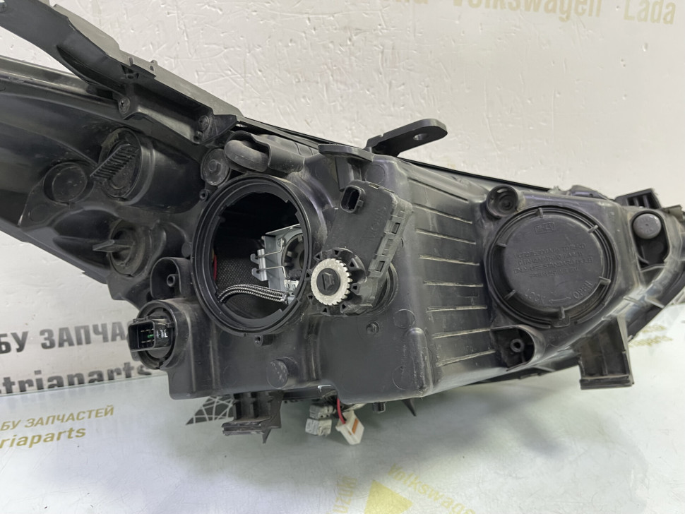 Фара левая Hyundai Santa Fe 3 дорестайлинг 2012-2015 oem 921012W205