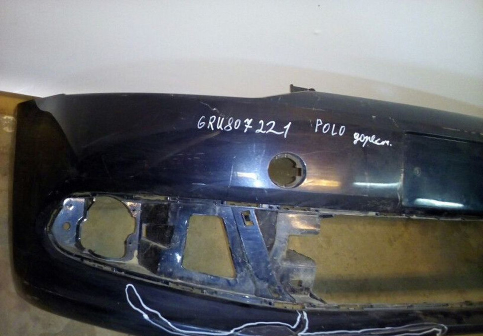 Бампер передний Volkswagen Polo 09- Oem 6RU807221 (трещ)