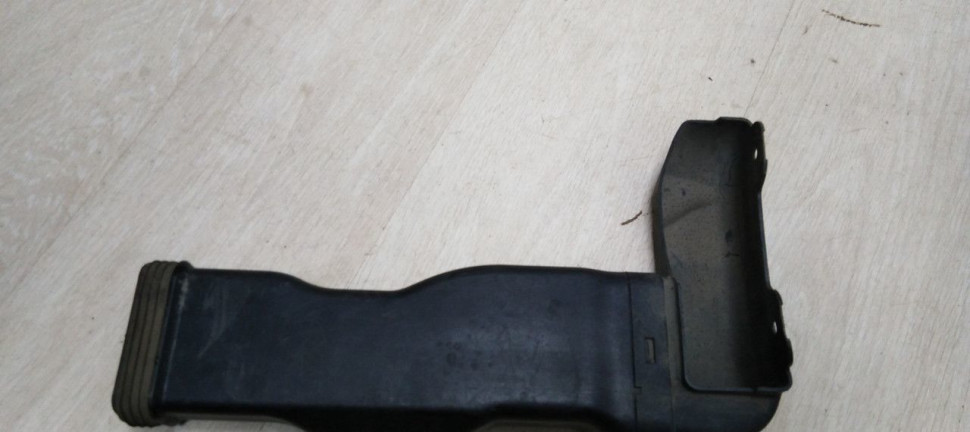 Воздухозаборник резонатора Hyundai Solaris 1 10-17 oem 282121R100