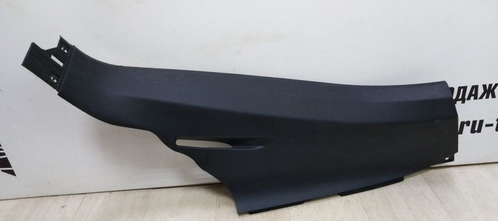 Обшивка стойки задний правый Volkswagen Touareg 3 oem 760867766 (скл-3)