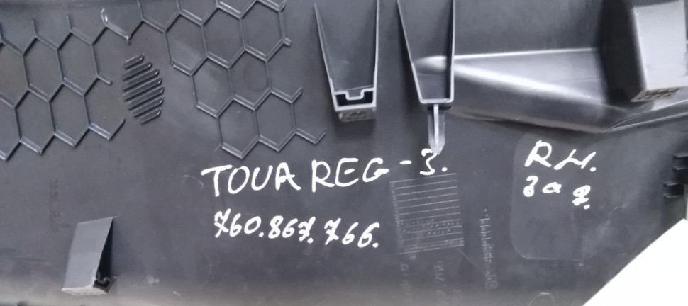 Обшивка стойки задний правый Volkswagen Touareg 3 oem 760867766 (скл-3) Обшивка стойки задний правый Volkswagen Touareg 3 oem 760867766 (скл-3)