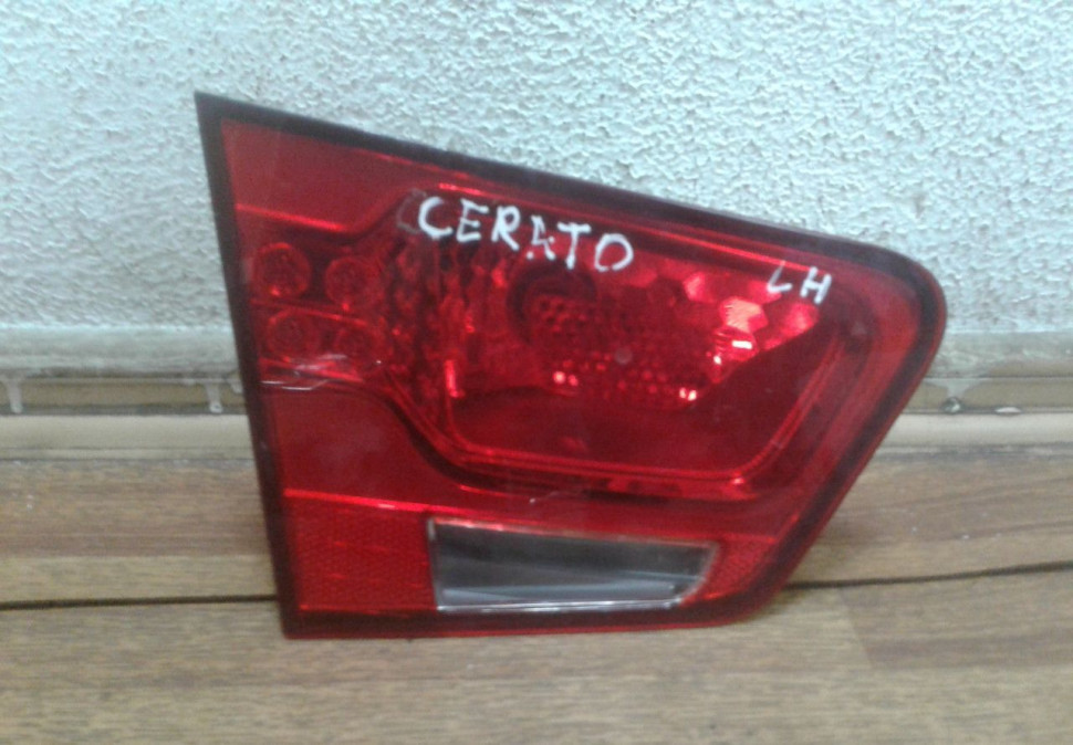 Фонарь внутренний левый Kia Cerato