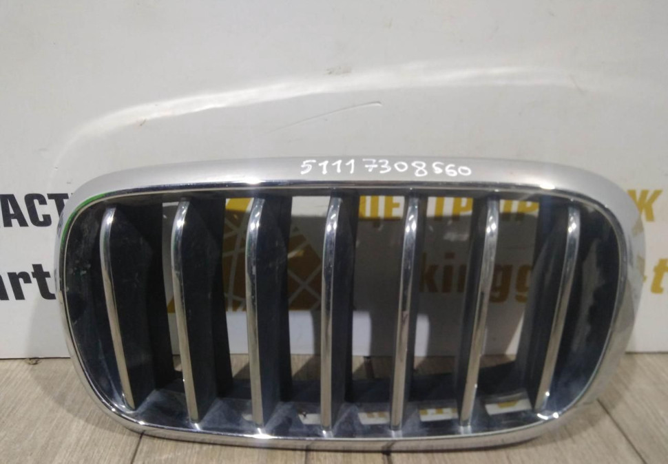 Решетка радиатора правая бу BMW X5 F15 OEM 51117308660