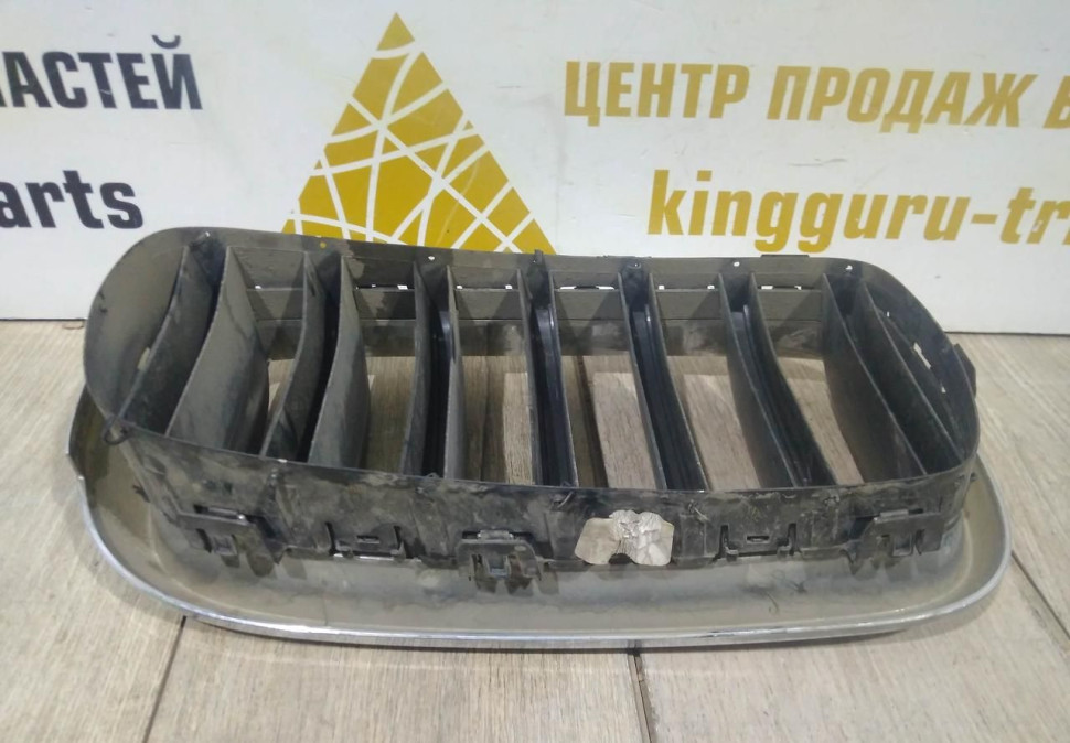 Решетка радиатора правая бу BMW X5 F15 OEM 51117308660 Решетка радиатора правая бу BMW X5 F15 OEM 51117308660