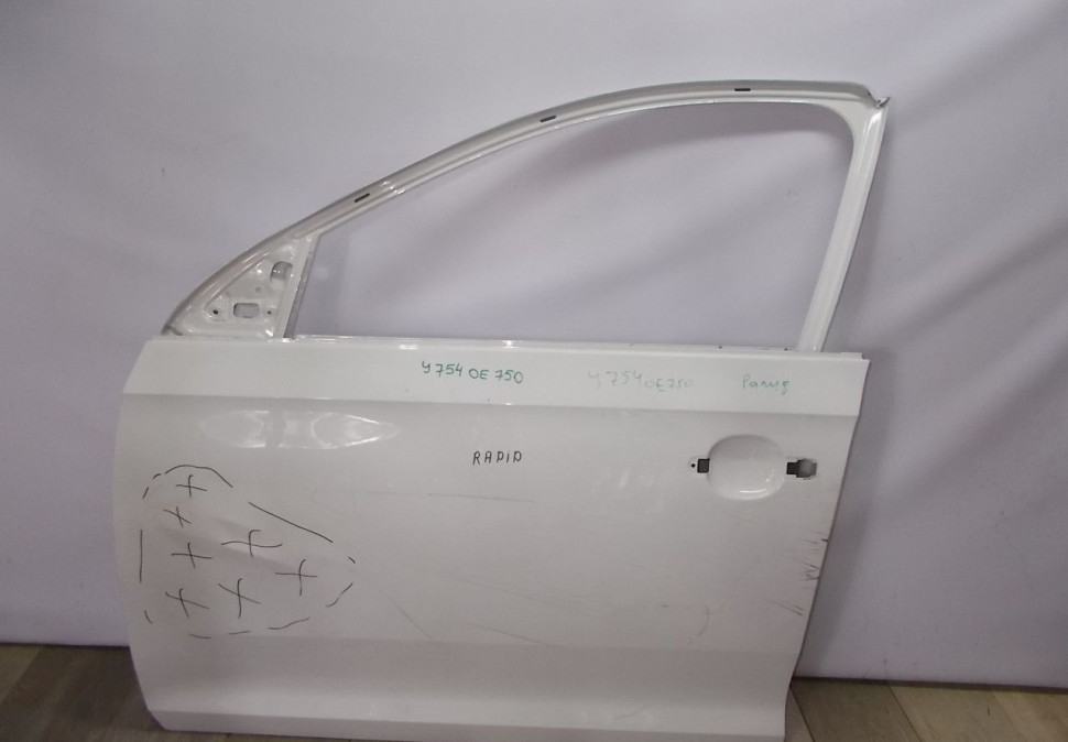 Дверь передняя левая бу Skoda Rapid OEM 5JA831051D