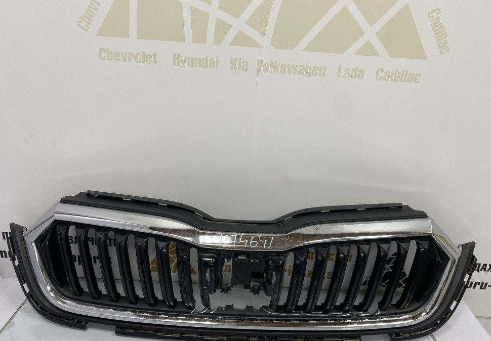 Решетка радиатора Skoda Octavia A8 OEM 5E3853343