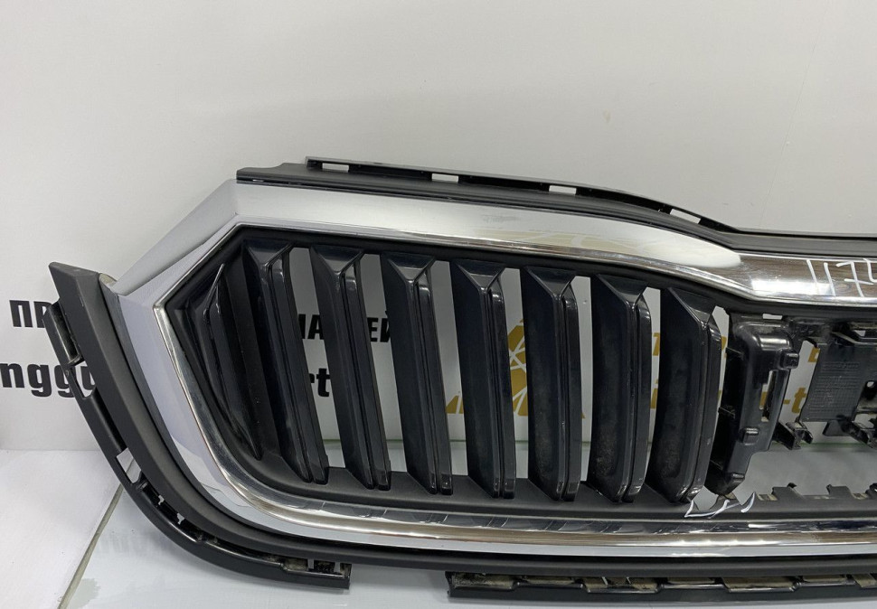 Решетка радиатора Skoda Octavia A8 OEM 5E3853343 Решетка радиатора Skoda Octavia A8 OEM 5E3853343