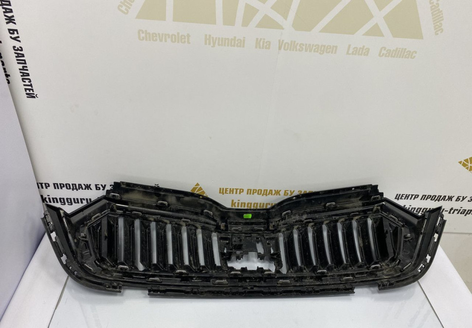 Решетка радиатора Skoda Octavia A8 OEM 5E3853343 Решетка радиатора Skoda Octavia A8 OEM 5E3853343