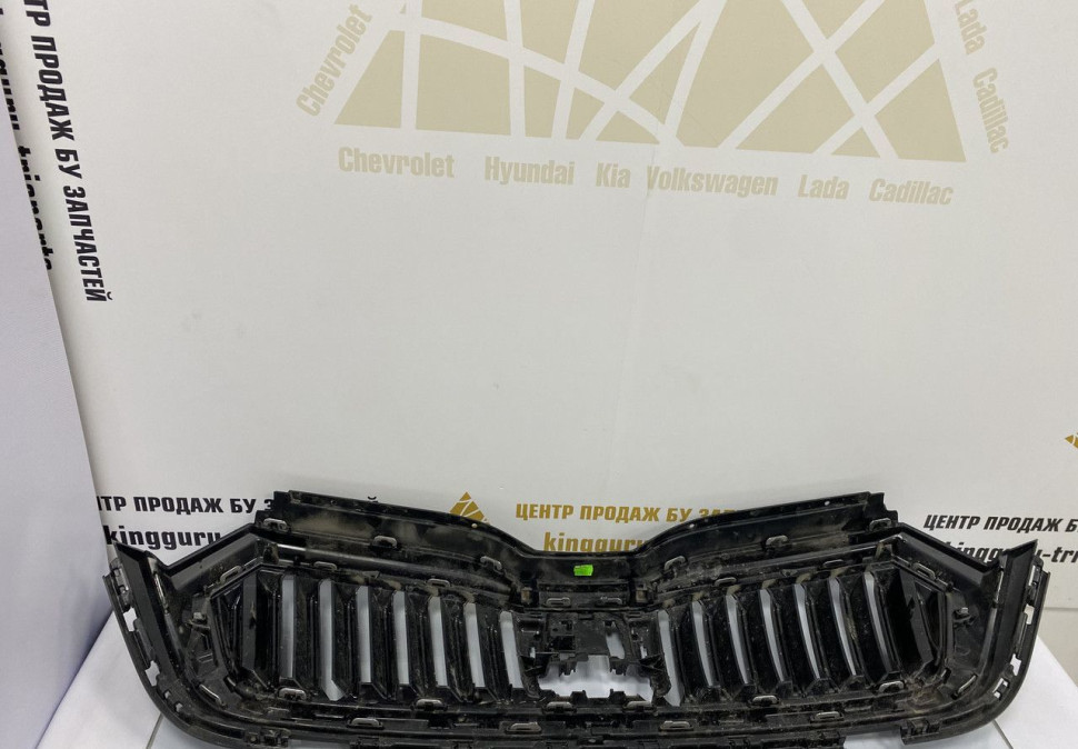 Решетка радиатора Skoda Octavia A8 OEM 5E3853343 Решетка радиатора Skoda Octavia A8 OEM 5E3853343