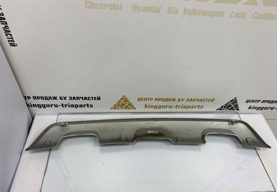 Накладка заднего бампера Renault Sandero Stepway 2 OEM 850700447R Накладка заднего бампера Renault Sandero Stepway 2 OEM 850700447R