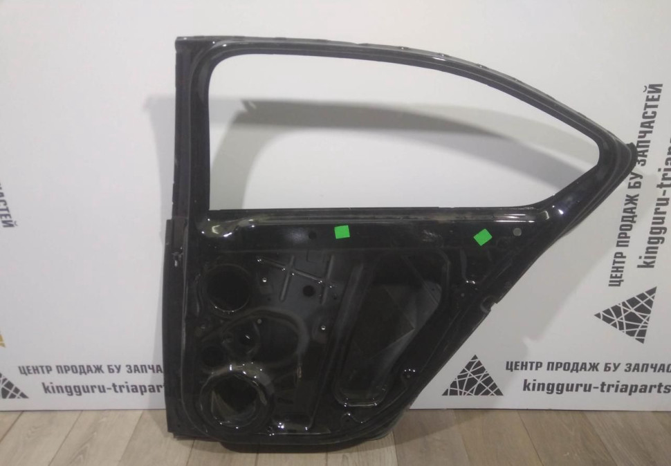 Дверь задняя правая бу Skoda Octavia A7 OEM 5E5833052A