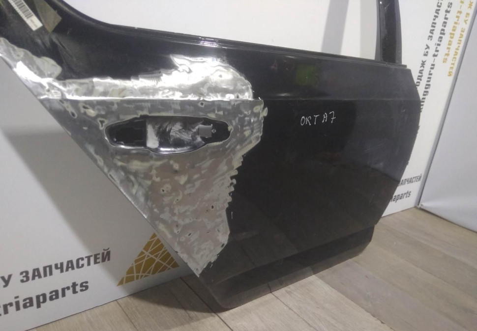Дверь задняя правая бу Skoda Octavia A7 OEM 5E5833052A